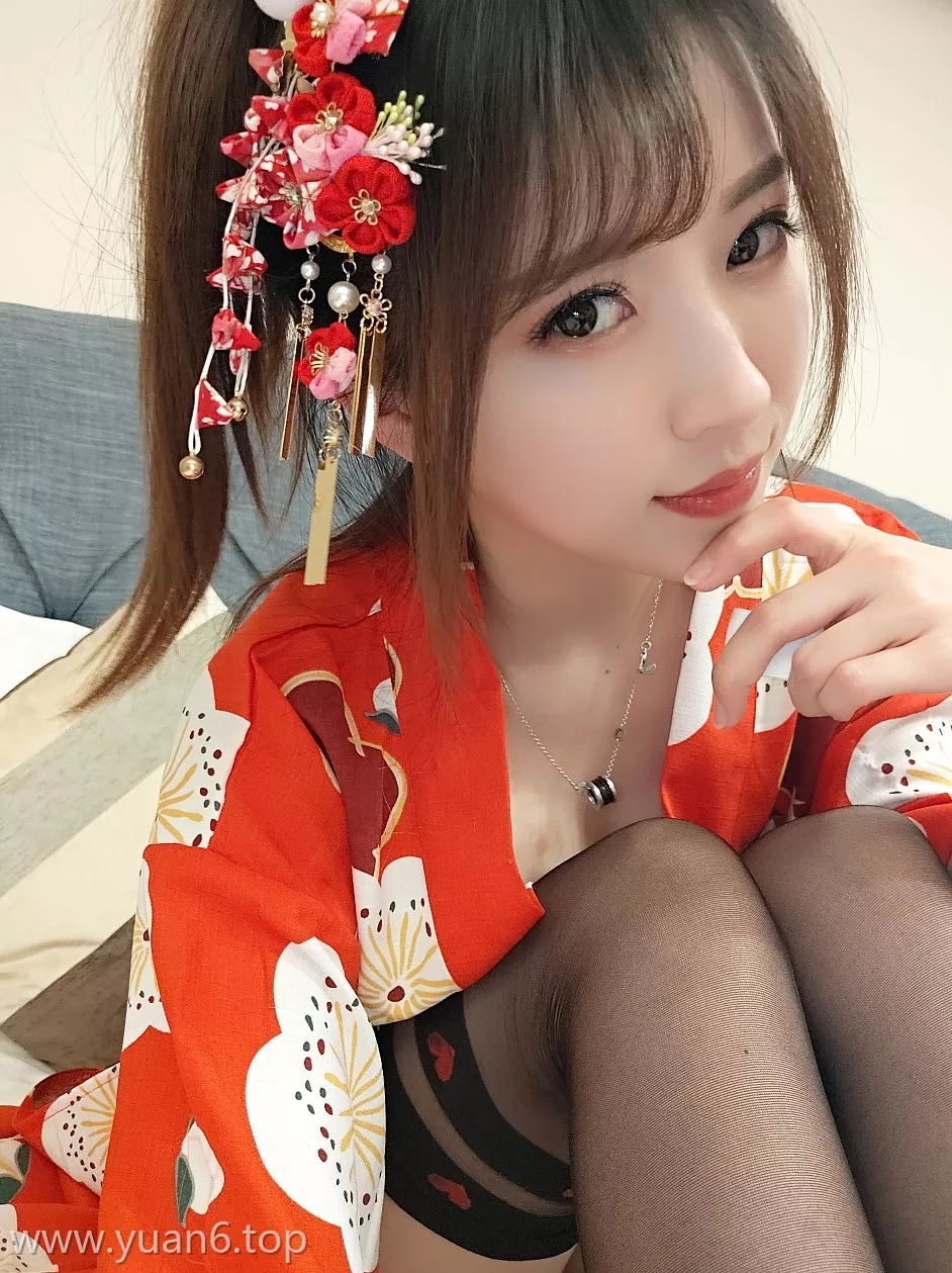 美图欣赏丨Coser小巫女露娜-和服桃心黑色长筒袜[44P-179MB]
