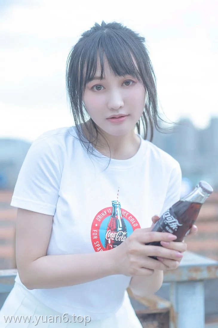 美图欣赏丨Coser_脱尾巴Mizuki-可乐JK[18P-33MB]