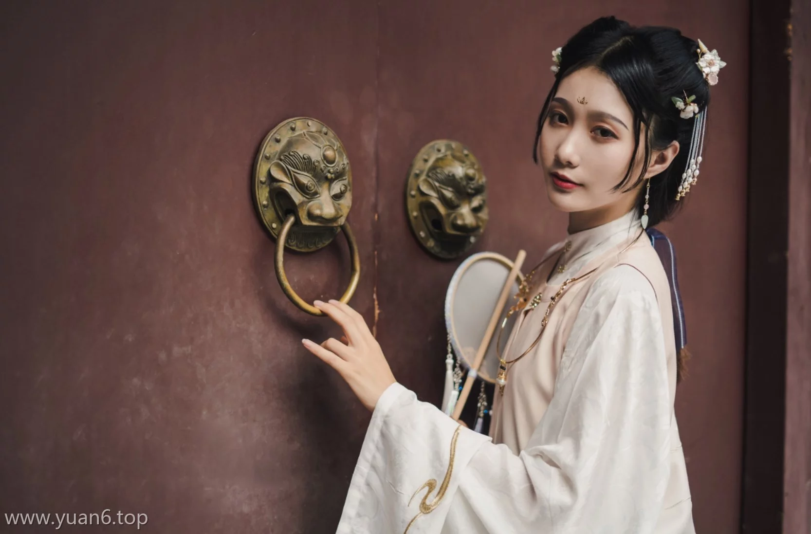 美图欣赏丨Coser如月灰作品全集之寺外古风外景分享