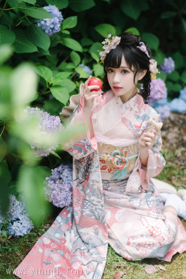 美图欣赏丨Coser花柒Hana摄影作品集:绣球花和服赏析