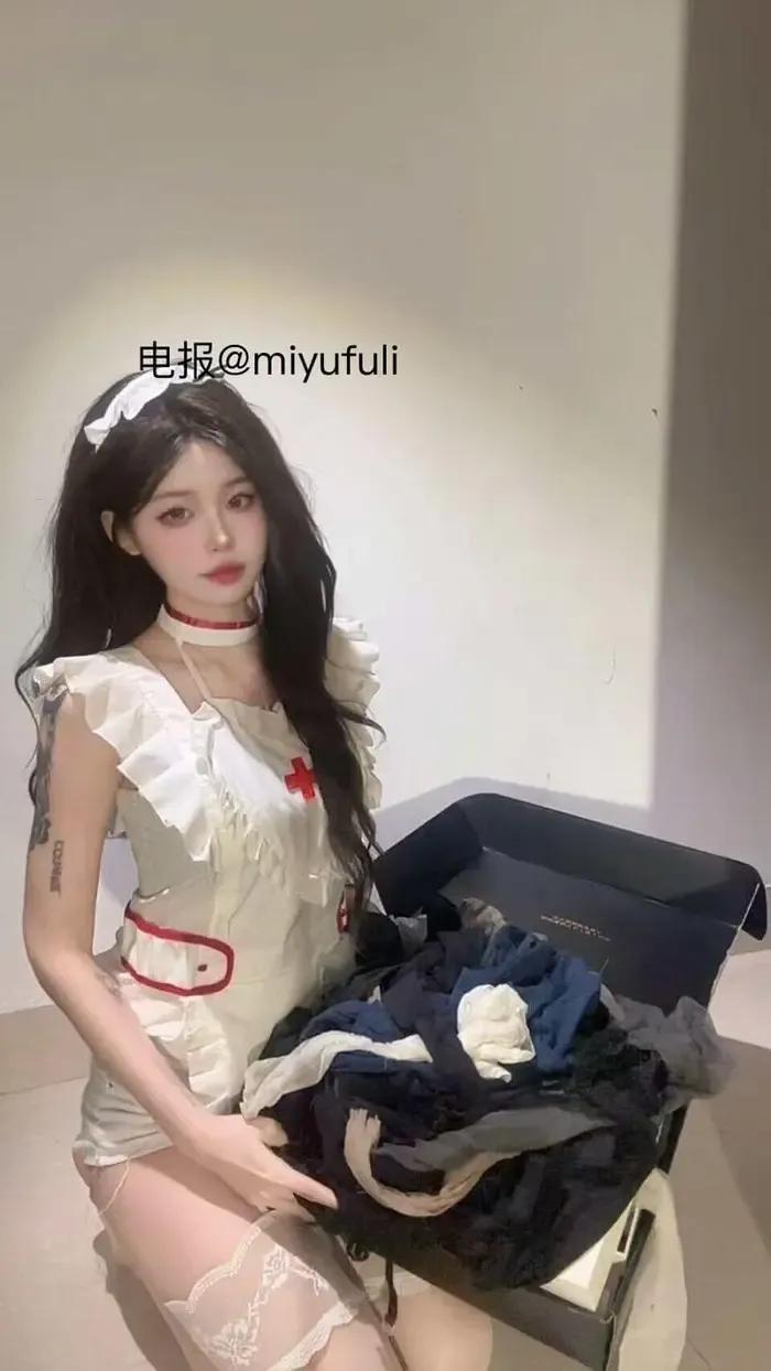 小哭包不哭 微密圈全网热搜全套写真合集下载[8套]