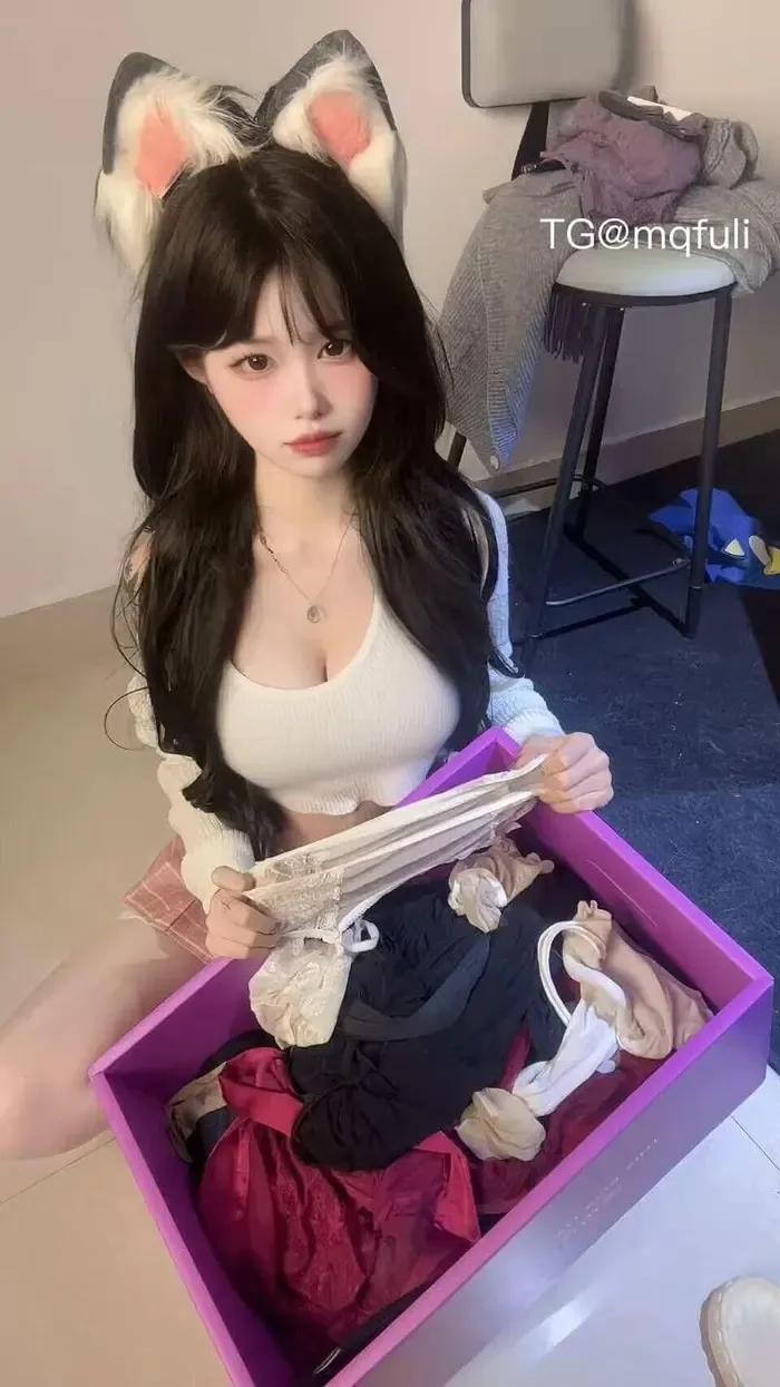 小哭包不哭 微密圈全网热搜全套写真合集下载[8套]