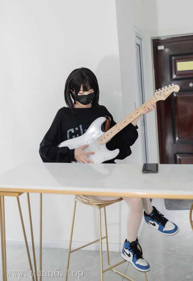 美图欣赏丨Coser杏仁曲奇精美cos升玖吉他姐姐图片欣赏