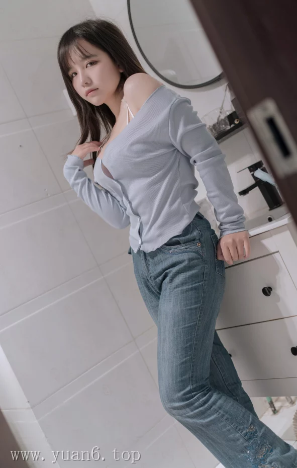 美图欣赏丨Coser阿半今天很开心:NO.31-住在隔壁的太太[37P-333.6M]