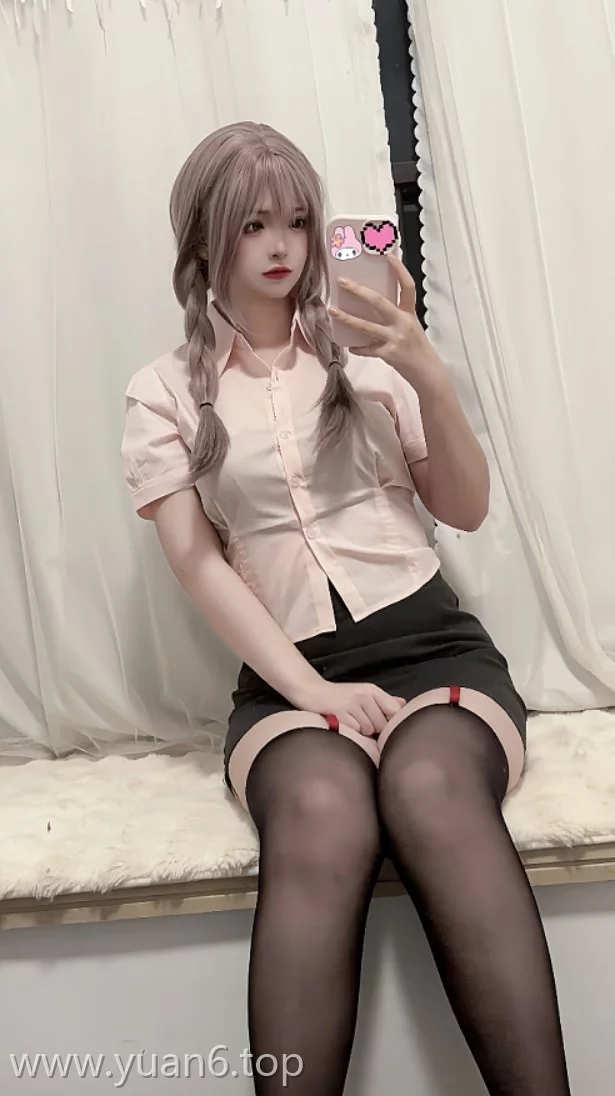 美图欣赏丨Coser疯猫ss:NO.198-紫色麻花辫 [15P-21MB]