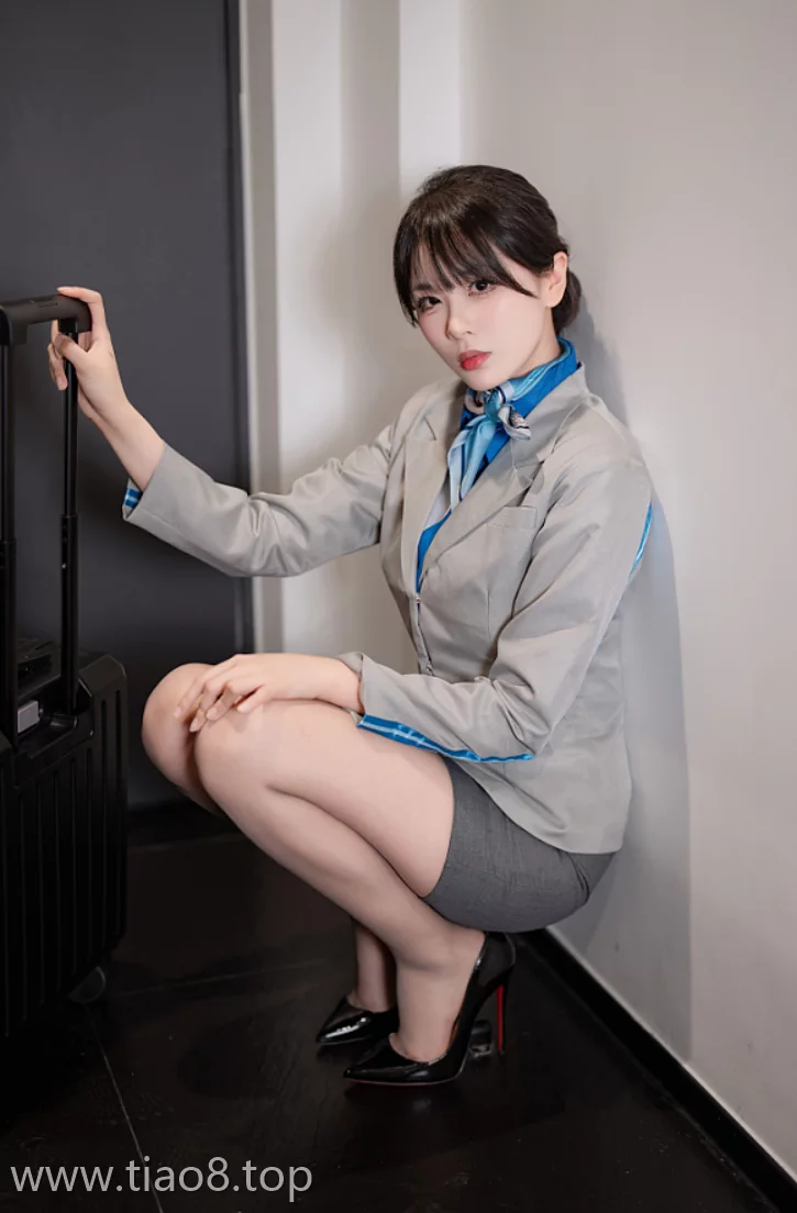 美图欣赏丨Coser轩萧学姐:NO.089-生日作 空姐灰丝[140P-2V-7.82G]
