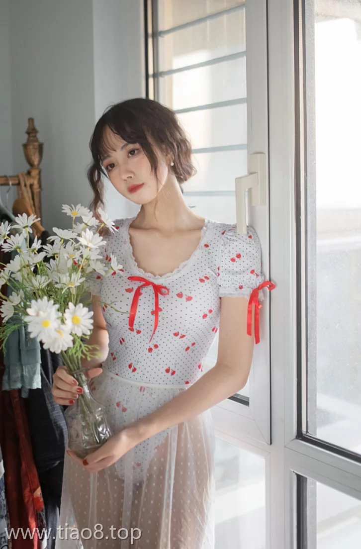 美图欣赏丨Coser念雪ww:NO.038-红玫瑰[32P-234MB]