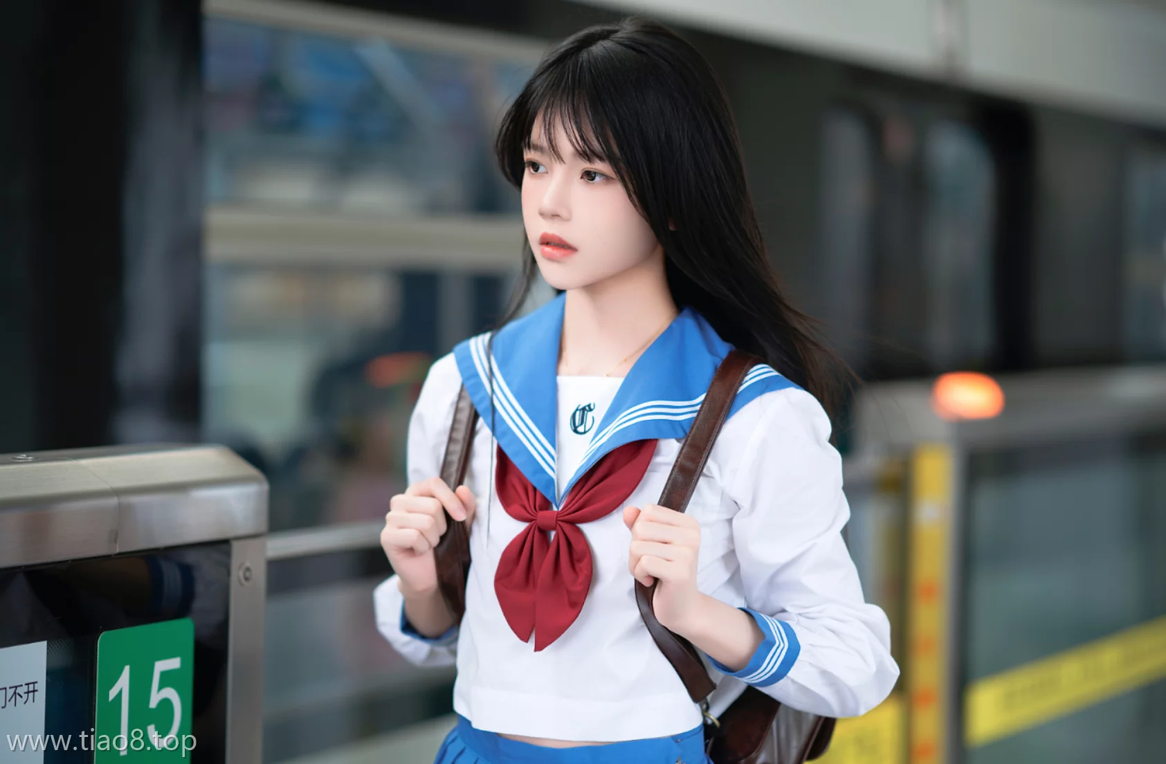 美图欣赏丨Coser桜桃喵:NO.0220-地铁JK[33P-527MB]