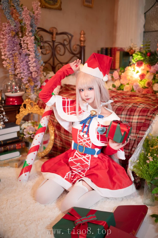 美图欣赏丨Coser艾西Aiwest:NO.023-香子兰圣诞 [44P-541M]