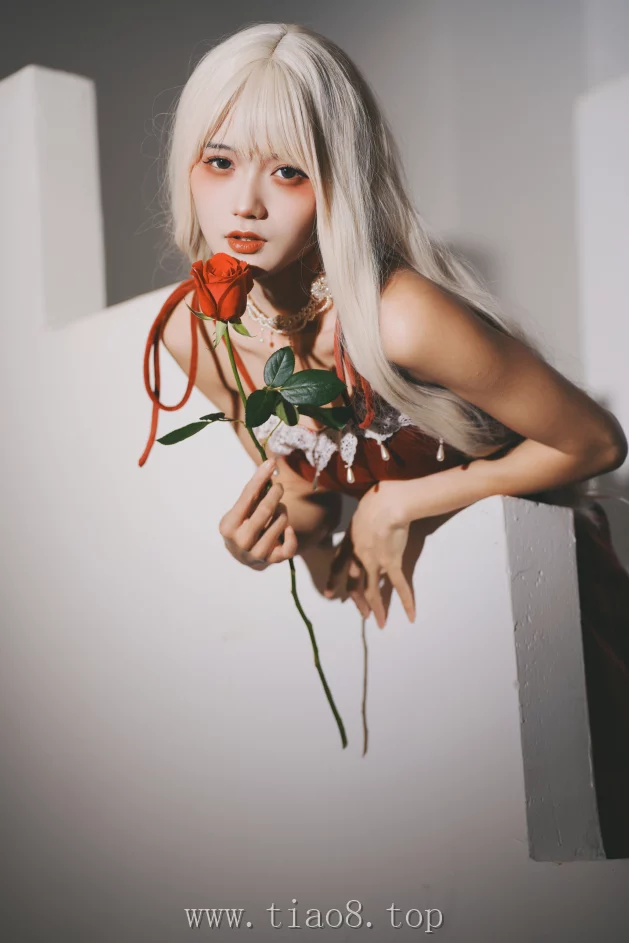 美图欣赏丨Coser兔子Zzz不吃胡萝卜:NO.0161-若是再相见[25P-307MB]