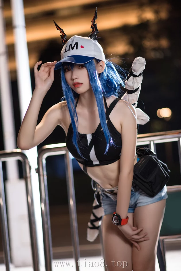 美图欣赏丨Coser大大卷卷小卷:NO.012女游客 陈 [9P-158MB]