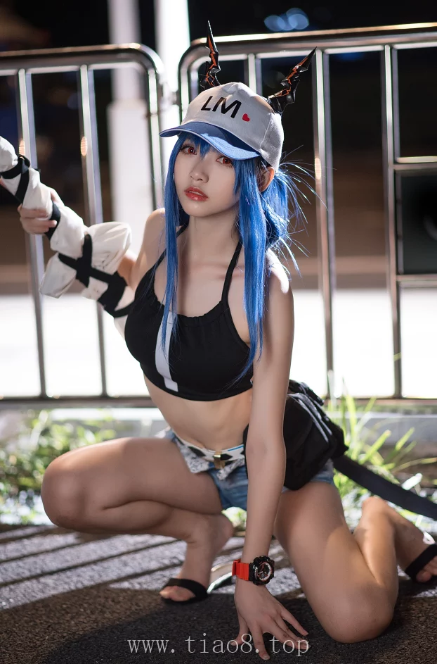 美图欣赏丨Coser大大卷卷小卷:NO.012女游客 陈 [9P-158MB]