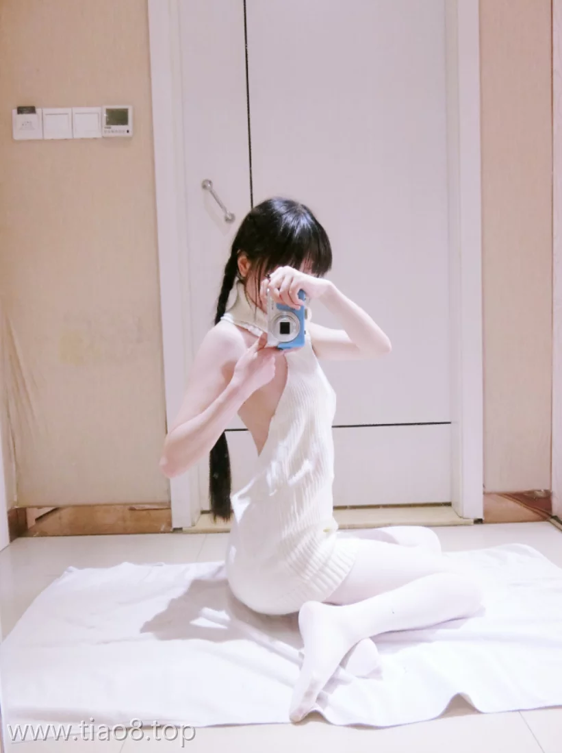 美图欣赏丨Coser西尔酱:NO.020- 露背毛衣[77P-572MB]