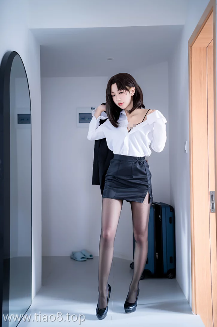 蓝小沂KiKi:化身致命OL!黑丝动人,职场的新标杆![42P高清美图]