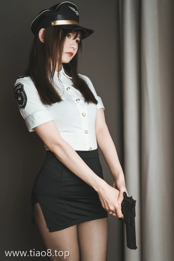 美图欣赏:Coser_51酱的九月服饰,80张精修图片集赏析