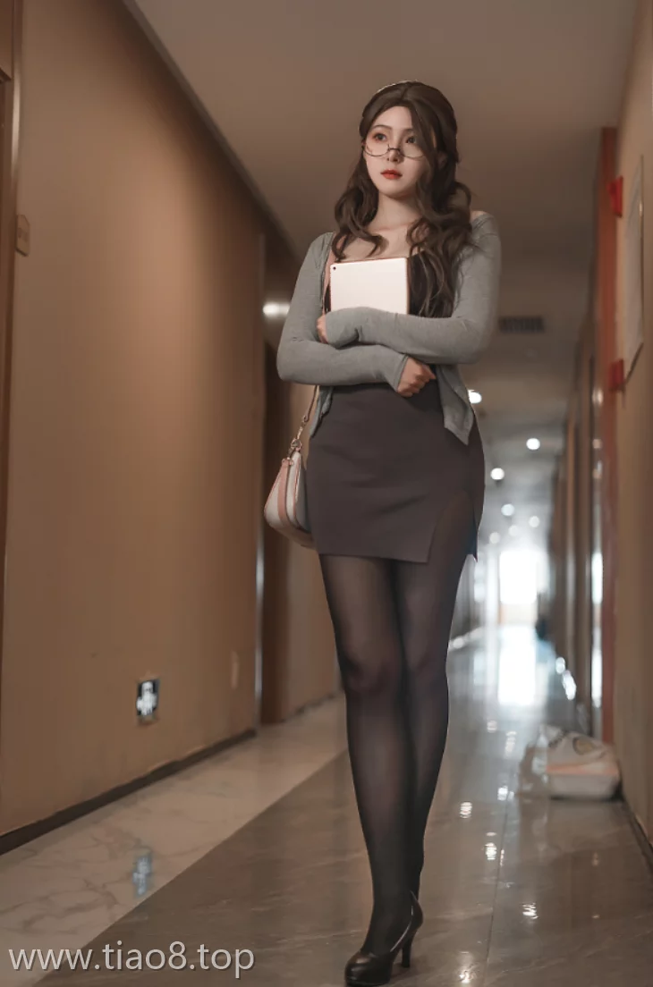 美图欣赏丨Coser_Natsuko夏夏子:NO.011-家庭老师[124P-949MB]