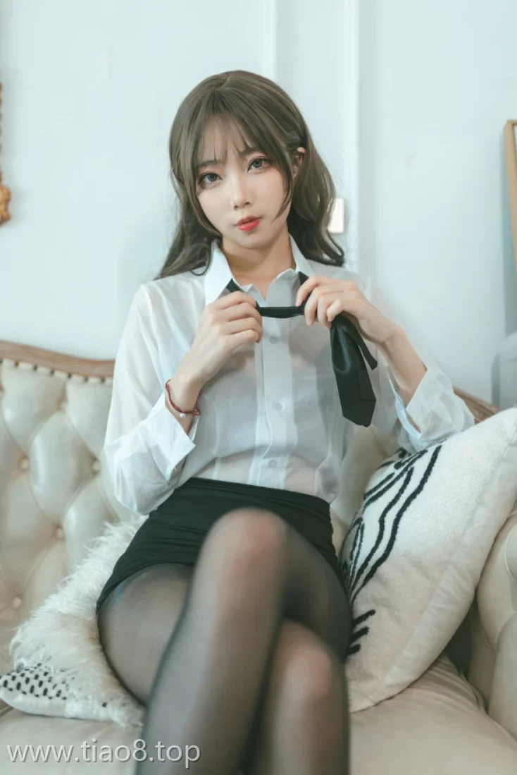 美图欣赏丨Coser杏仁曲奇:NO.011-OL额外时间[61P-315.1M]