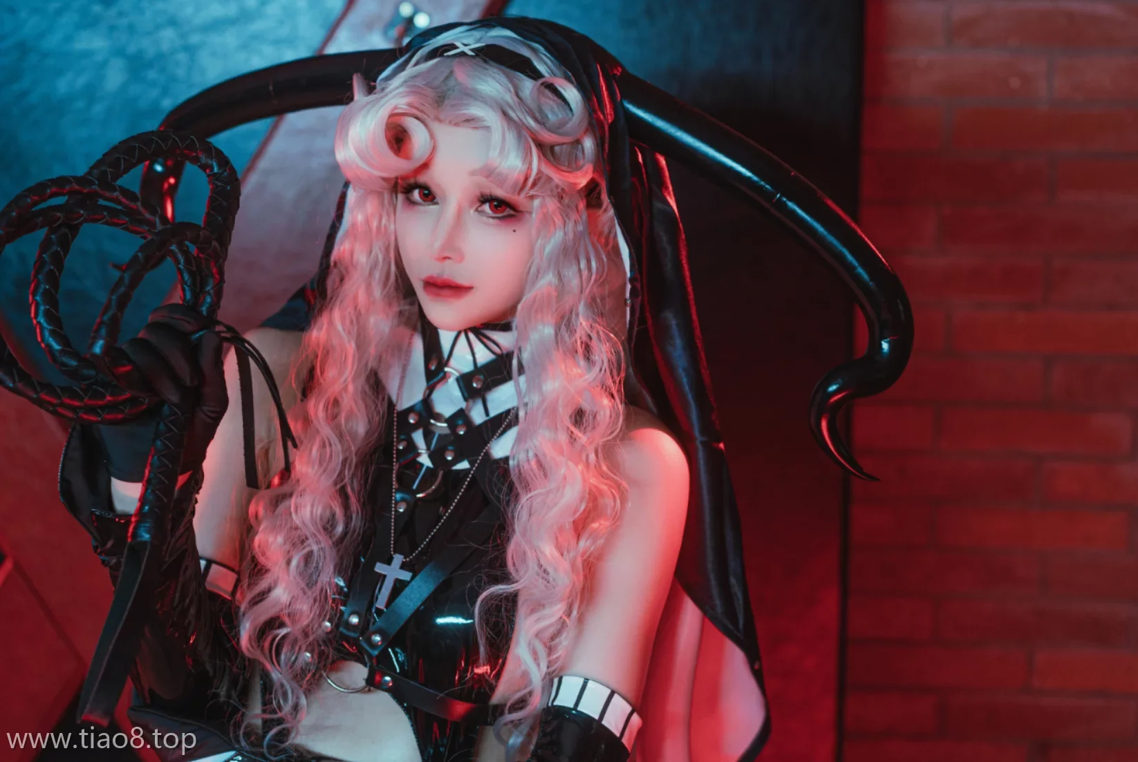 美图欣赏丨Coser鹿八岁baby:NO.081-修女审判日[71P-1V-1.11G]