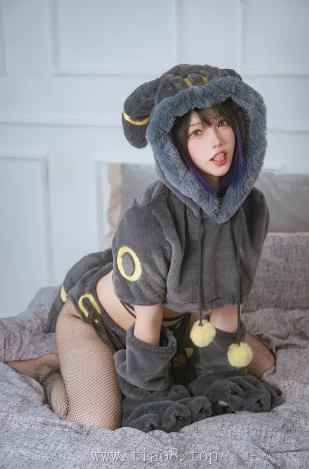 美图欣赏丨Coser狐洛洛子:NO.002-月之伊布[45P-571MB]