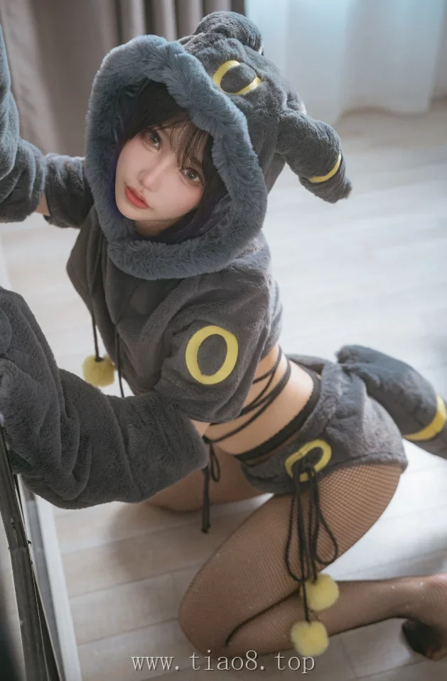 美图欣赏丨Coser狐洛洛子:NO.002-月之伊布[45P-571MB]