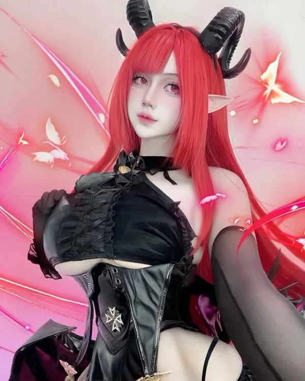 从面包师到COS达人:跨界创作者Thelevitts的二次元艺术探索