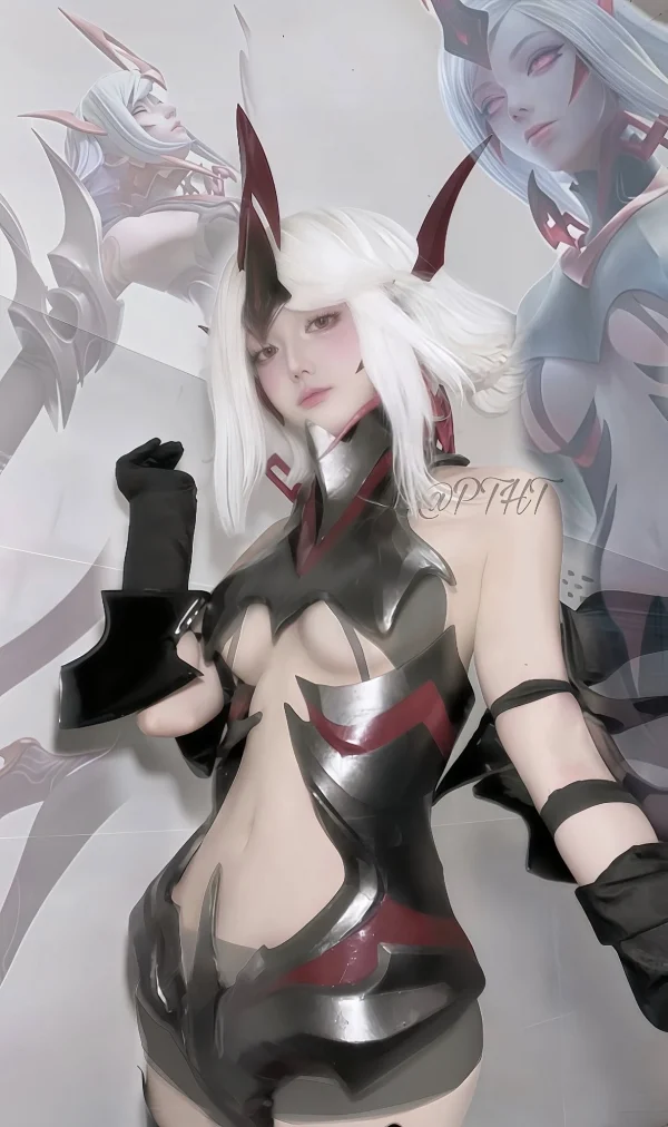 力量与美的结合:Hoai Thuong血魔神维奥莱特COS的精彩瞬间