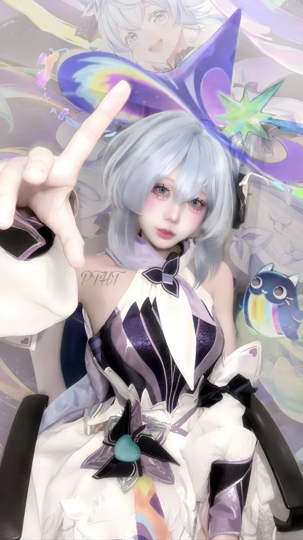 力量与美的结合:Hoai Thuong血魔神维奥莱特COS的精彩瞬间