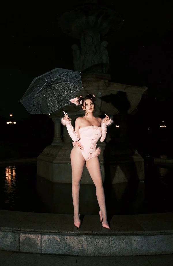 SunNa万圣节白兔COS：幻想与时尚完美结合的cosplay新演绎