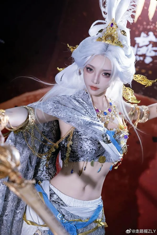 走路摇ZLY千夜COS:顶级还原力!燕云十六声压迫感溢出屏幕