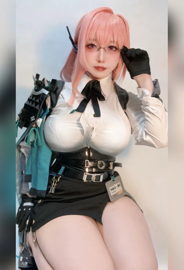 日本高颜值Cosplay女神NueNue让原神角色性感到难以置信