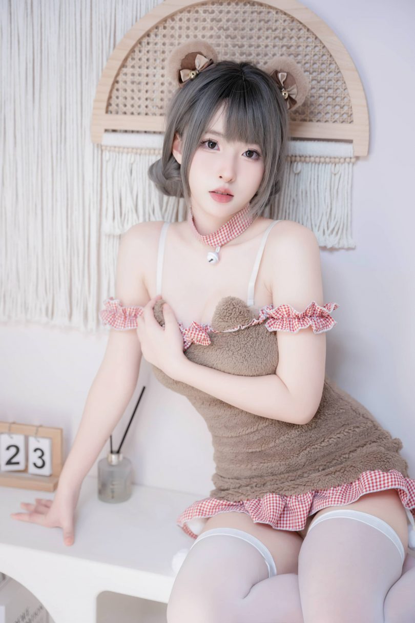 绒感灰熊的软萌压迫感:清水由乃可爱主题的COS为何能站得住 绒感灰熊的软萌压迫感:清水由乃可爱主题的COS为何能站得住