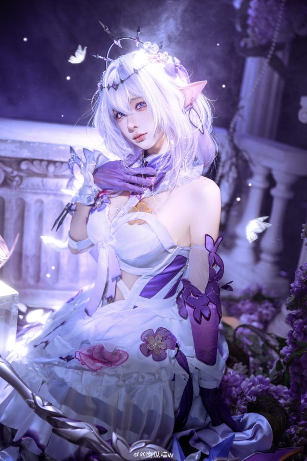 梦紫之下的静谧锋芒：蠢沫沫演绎崩坏星穹铁道遐蝶COS赏析