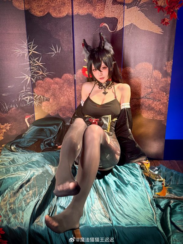 星之迟迟赤城COS：完美捕捉碧蓝航线狐狸精的性感与角色魅力
