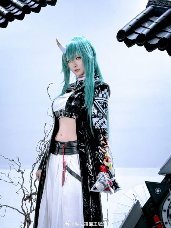 冷色与美感的交织：星之迟迟斩业星熊COS武者的魅力与气韵