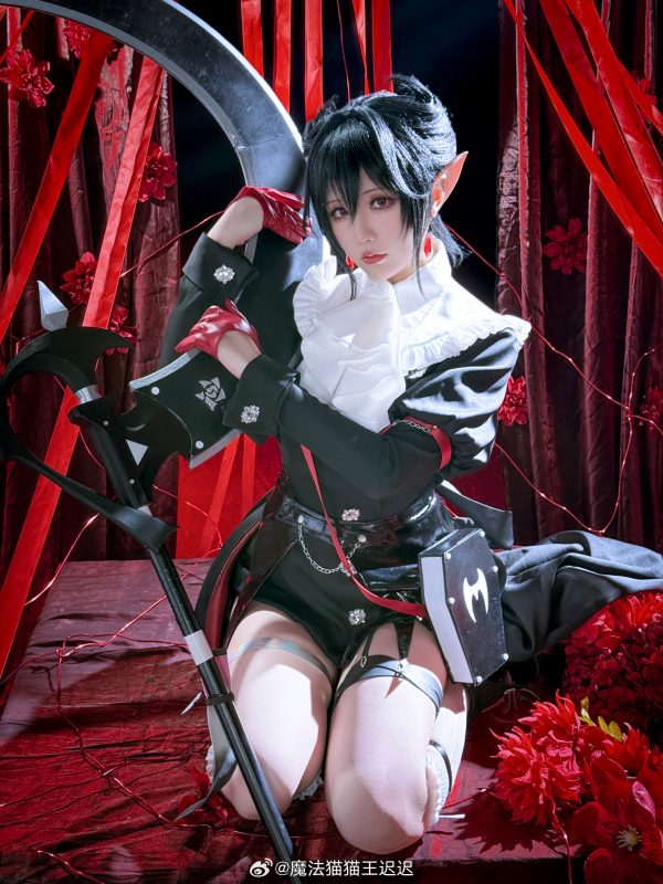 明日方舟红与黑的低语：星之迟迟COS隐德来希的优雅压迫感