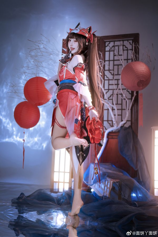 面饼仙儿花火COS视觉解析：崩坏星穹铁道虚实之间的戏谑之火