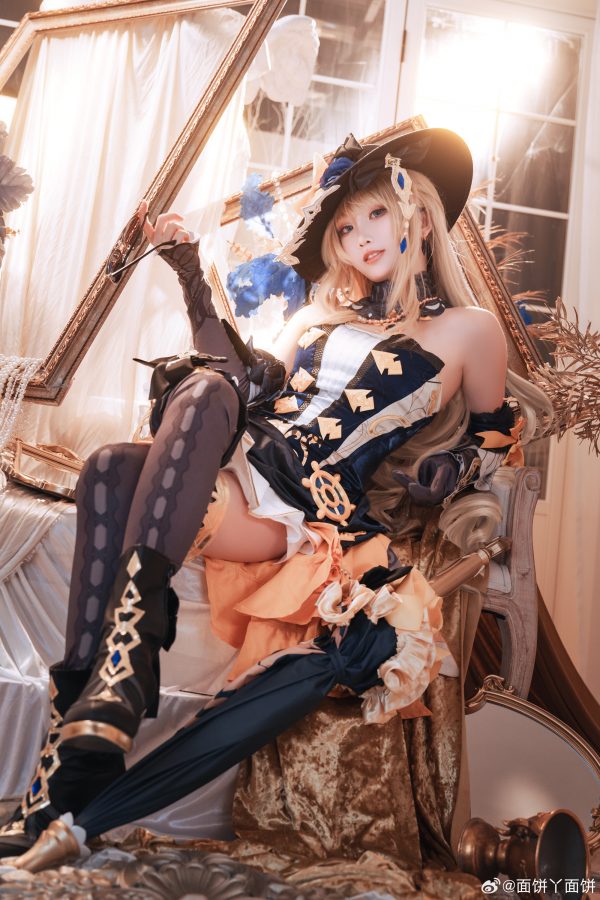 《原神》娜维娅COS赏析：面饼仙儿演绎枫丹贵族的锋芒与优雅