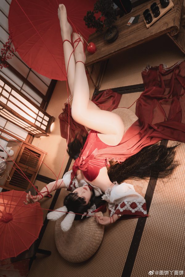 碧蓝航线大山COS赏析：面饼仙儿如何呈现角色气质与氛围张力