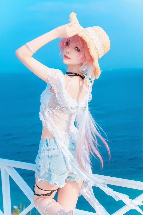 《鸣潮》长离COS赏析:Shika小鹿鹿演绎海岸光影下的潮汐之约 《鸣潮》长离COS赏析:Shika小鹿鹿演绎海岸光影下的潮汐之约