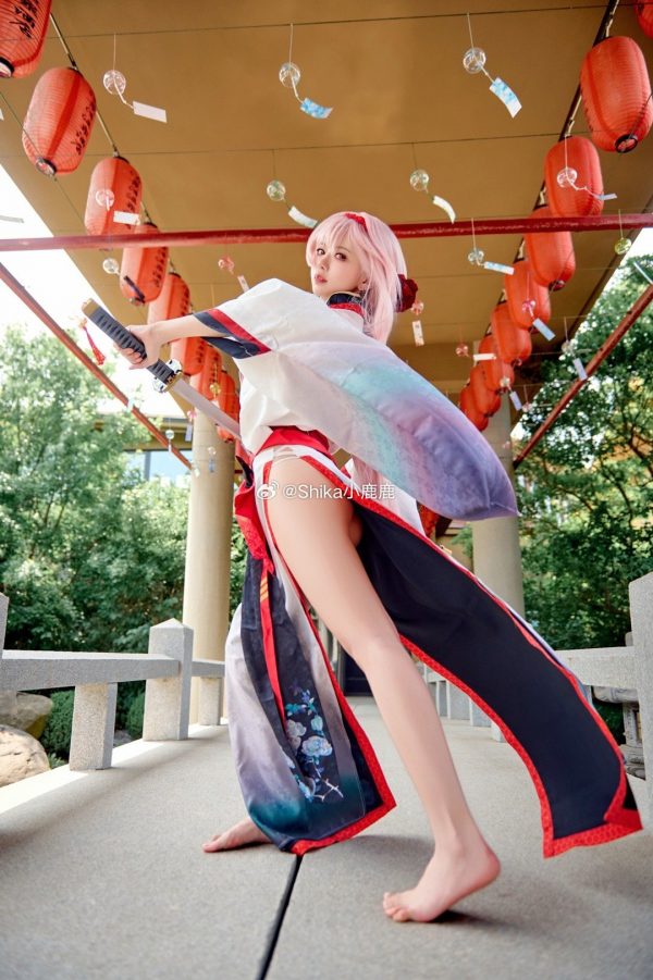 着此衣,当如何战斗?Shika小鹿鹿红莲暗影COS演绎优雅与锋芒 着此衣,当如何战斗?Shika小鹿鹿红莲暗影COS演绎优雅与锋芒