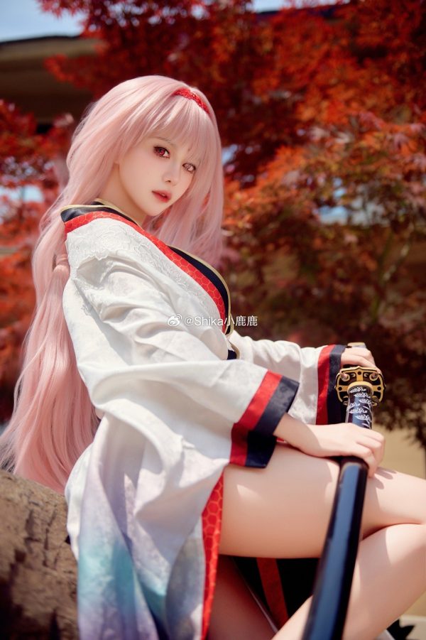 着此衣,当如何战斗?Shika小鹿鹿红莲暗影COS演绎优雅与锋芒 着此衣,当如何战斗?Shika小鹿鹿红莲暗影COS演绎优雅与锋芒