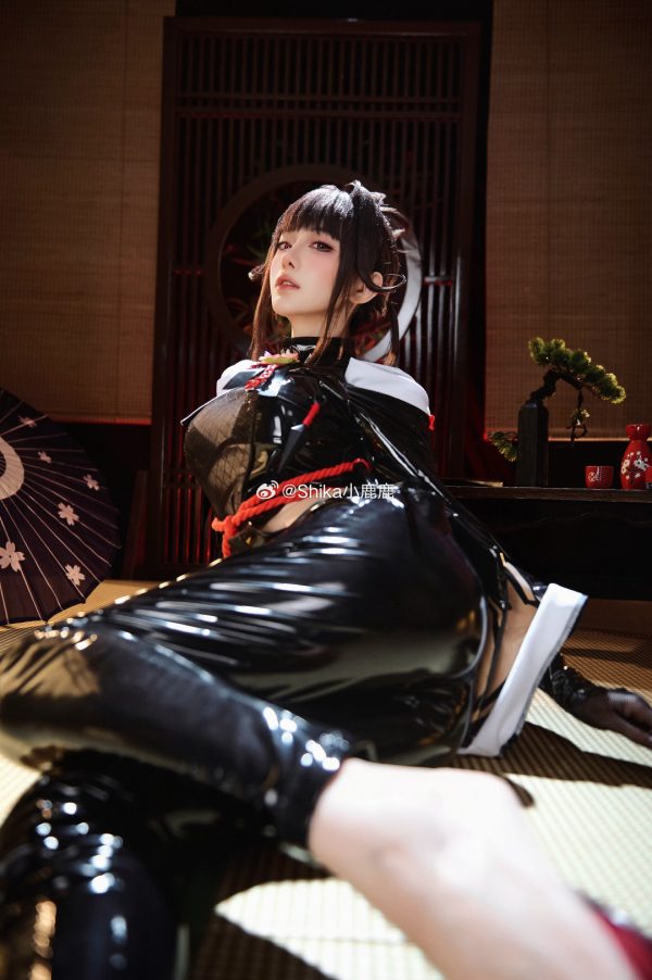 潜伏于红光与静默之间|Shika小鹿鹿樱花COS角色还原度解析 潜伏于红光与静默之间|Shika小鹿鹿樱花COS角色还原度解析