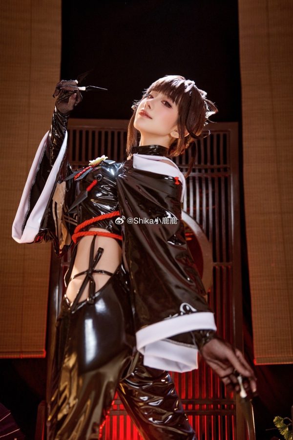 潜伏于红光与静默之间|Shika小鹿鹿樱花COS角色还原度解析 潜伏于红光与静默之间|Shika小鹿鹿樱花COS角色还原度解析