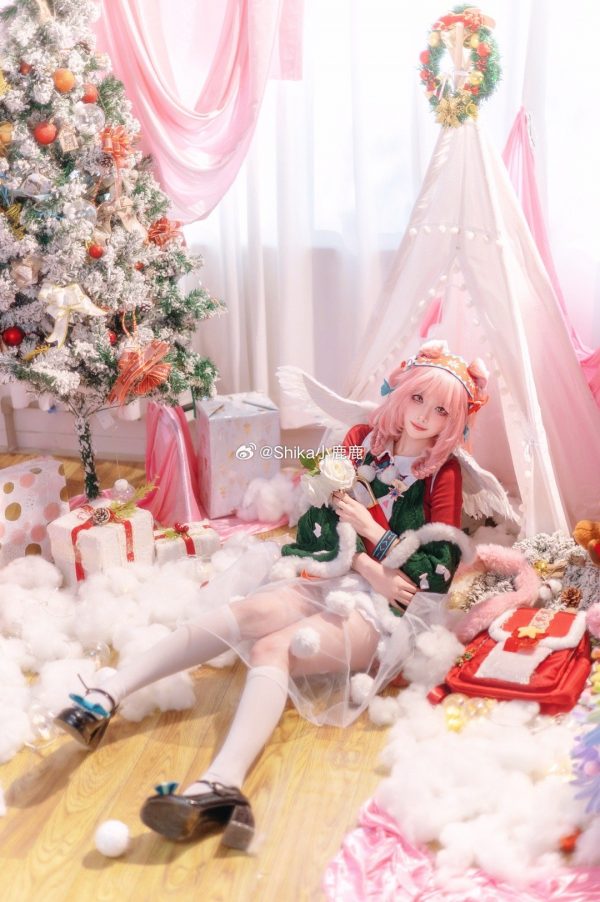 Shika小鹿鹿澄闪COS|圣诞奇迹降临的温柔守护明日方舟治愈系角色 Shika小鹿鹿澄闪COS|圣诞奇迹降临的温柔守护明日方舟治愈系角色
