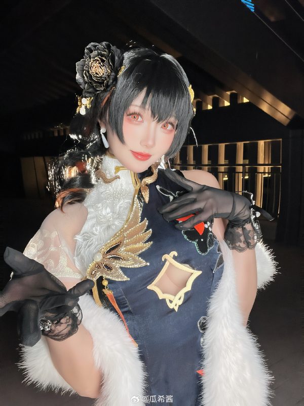深空之眼陵光旗袍COS｜瓜希酱演绎冷艳东方美学与优雅张力