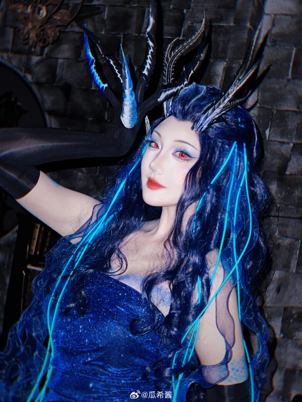 瓜希酱傲闰COS赏析:哪吒之魔童闹海蓝焰红瞳的视觉冲击力 瓜希酱傲闰COS赏析:哪吒之魔童闹海蓝焰红瞳的视觉冲击力