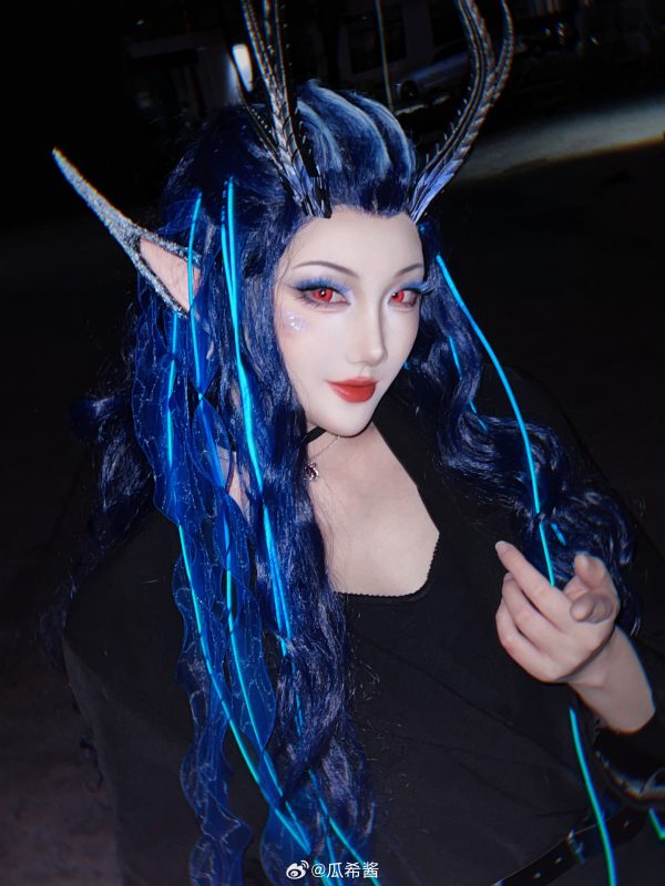 瓜希酱傲闰COS赏析:哪吒之魔童闹海蓝焰红瞳的视觉冲击力 瓜希酱傲闰COS赏析:哪吒之魔童闹海蓝焰红瞳的视觉冲击力