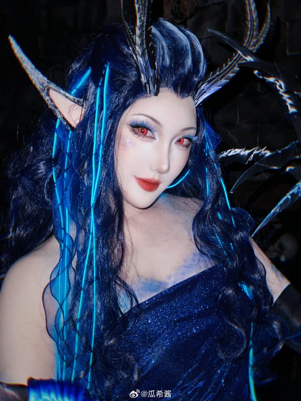 瓜希酱傲闰COS赏析:哪吒之魔童闹海蓝焰红瞳的视觉冲击力 瓜希酱傲闰COS赏析:哪吒之魔童闹海蓝焰红瞳的视觉冲击力