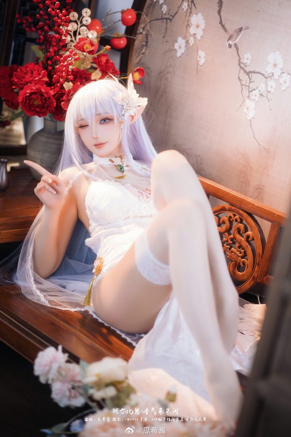 朱阁花影间的优雅延展：瓜希酱「香气来朱阁」阿尔比恩cos赏析