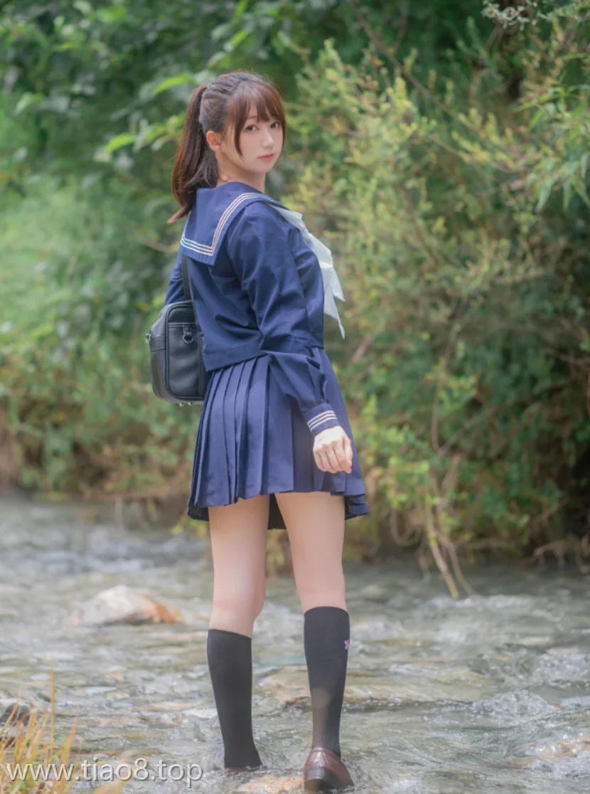 美图欣赏丨Coser_Nagesa魔物喵:NO.066-川で水遊び[110P-312.8M]